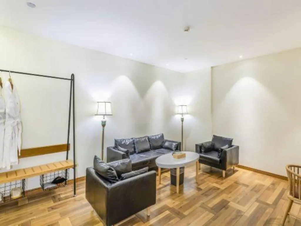 James Joyce Coffetel Luoyang Longmen High-Speed Railway Station Baolong Plaza Hotel