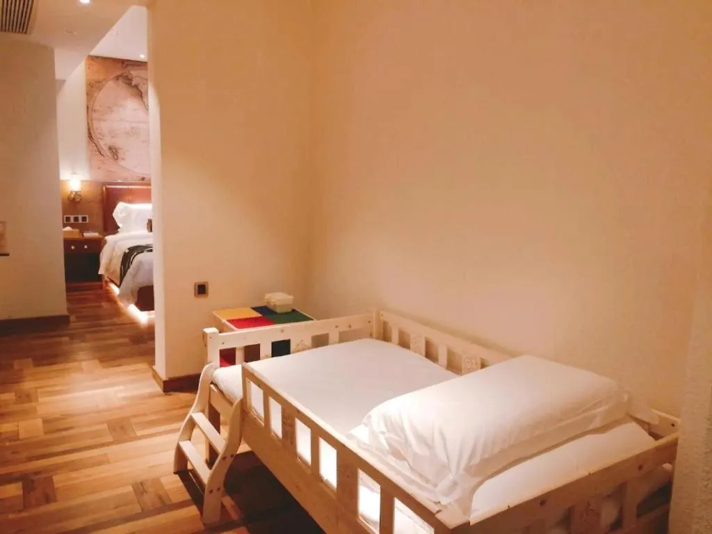 James Joyce Coffetel Luoyang Longmen High-Speed Railway Station Baolong Plaza Hotel