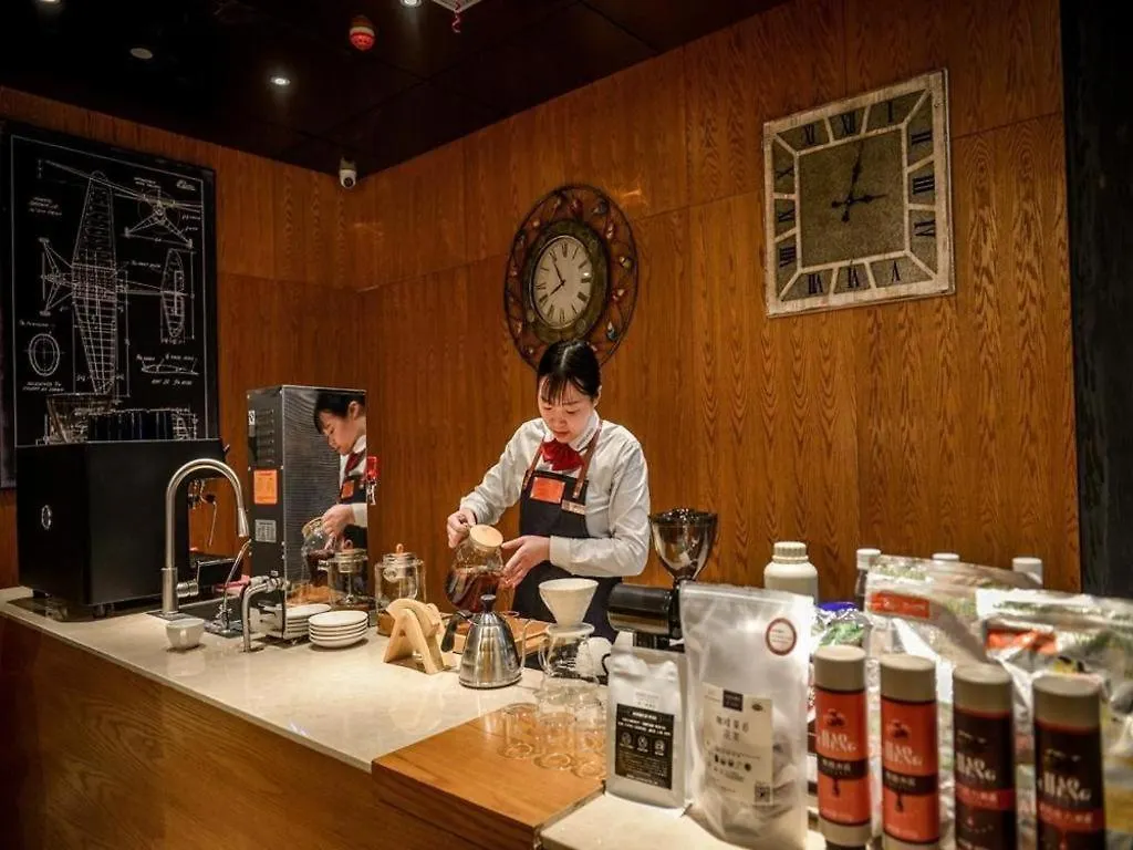 James Joyce Coffetel Luoyang Longmen High-Speed Railway Station Baolong Plaza Hotel Luoyang (Henan)